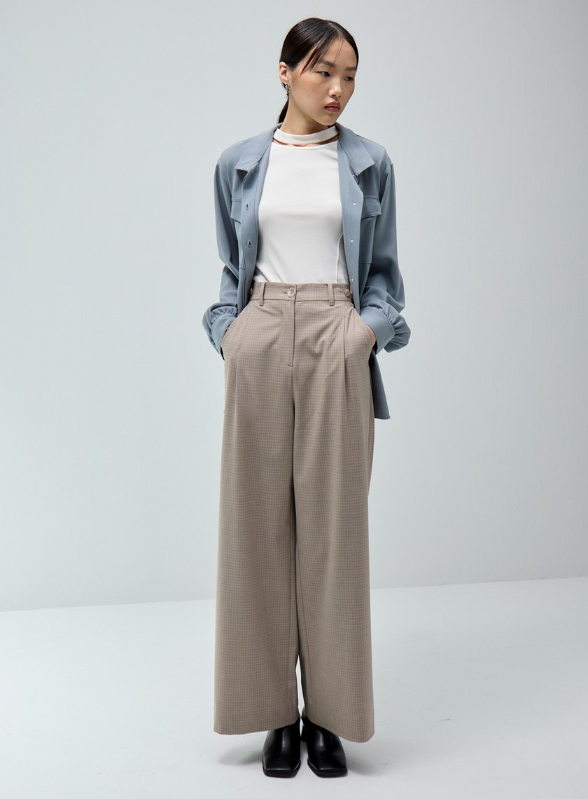 平塔克圓領坑條內搭上衣