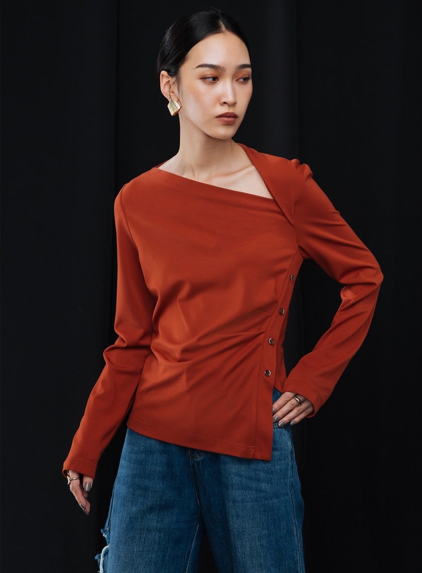 斜領抓褶造型上衣