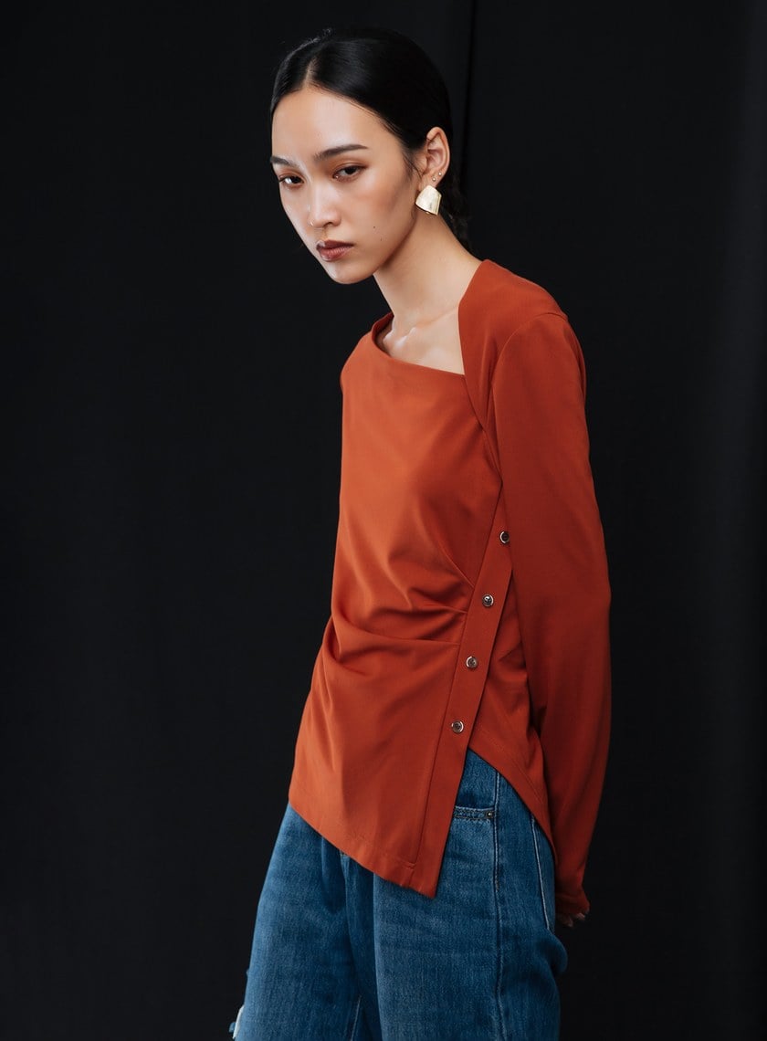 斜領抓褶造型上衣