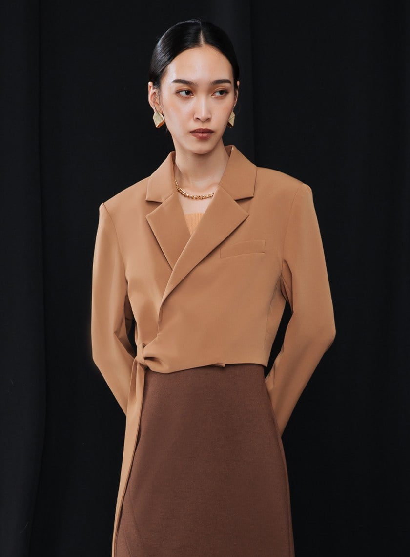 個性斜門襟短版西裝外套