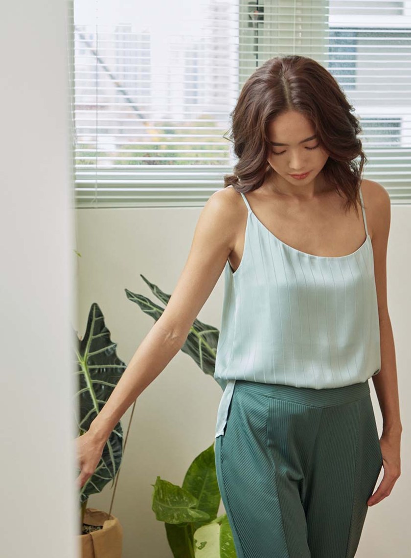 不對稱領美背細肩帶背心