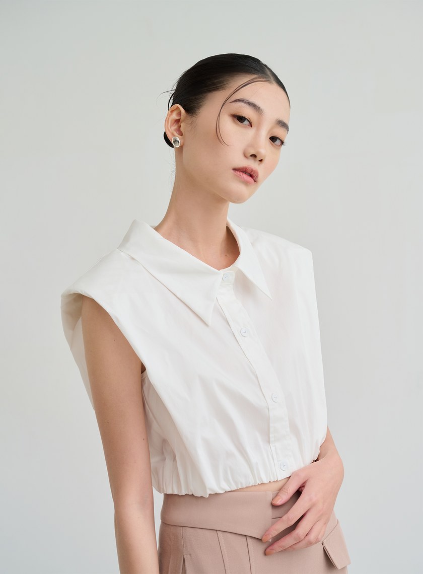 短版俐落寬肩無袖休閒襯杉