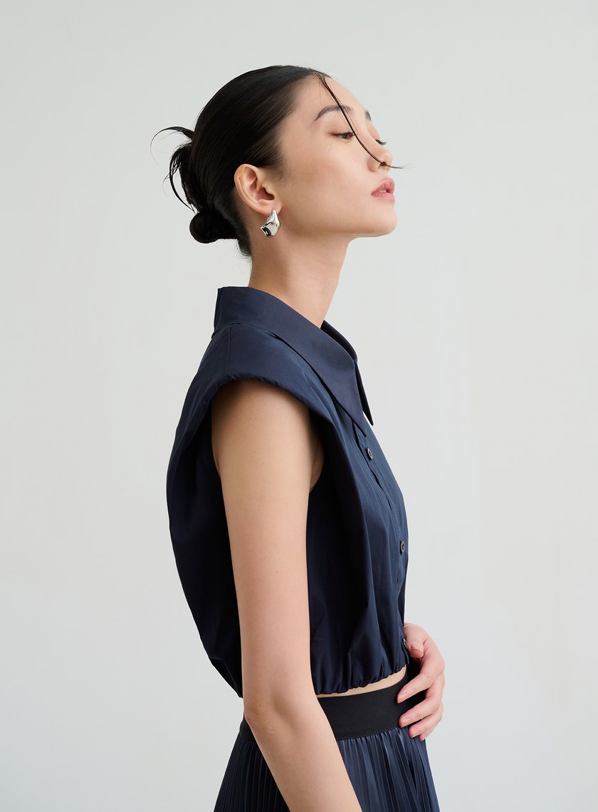 短版俐落寬肩無袖休閒襯杉