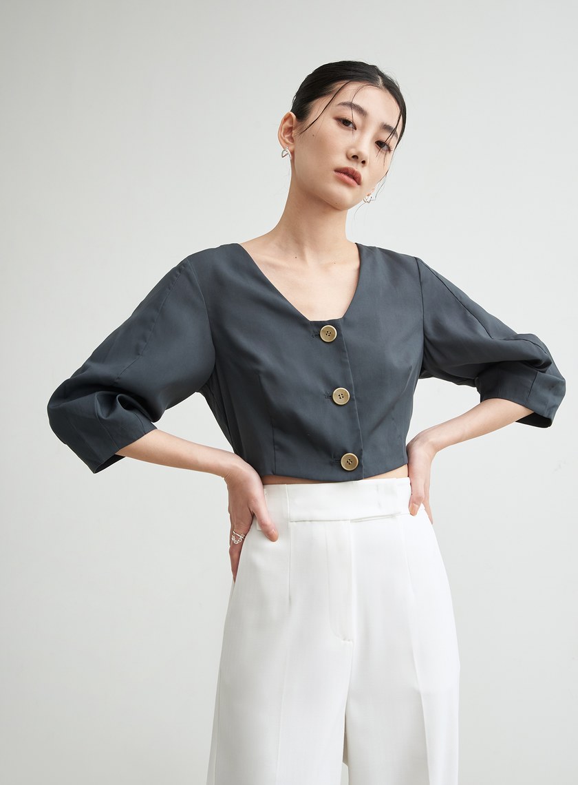 V領短版七分泡袖上衣