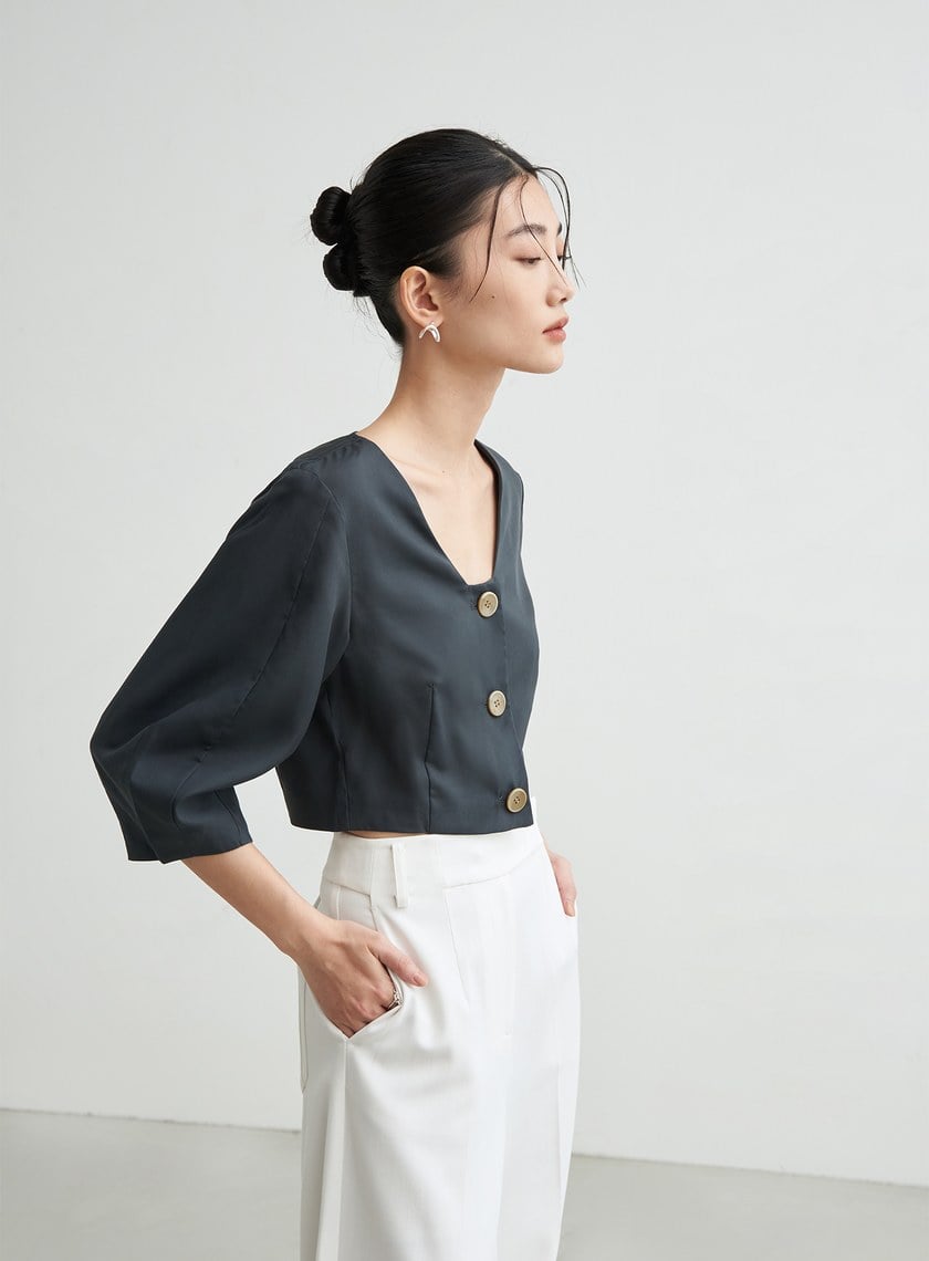 V領短版七分泡袖上衣