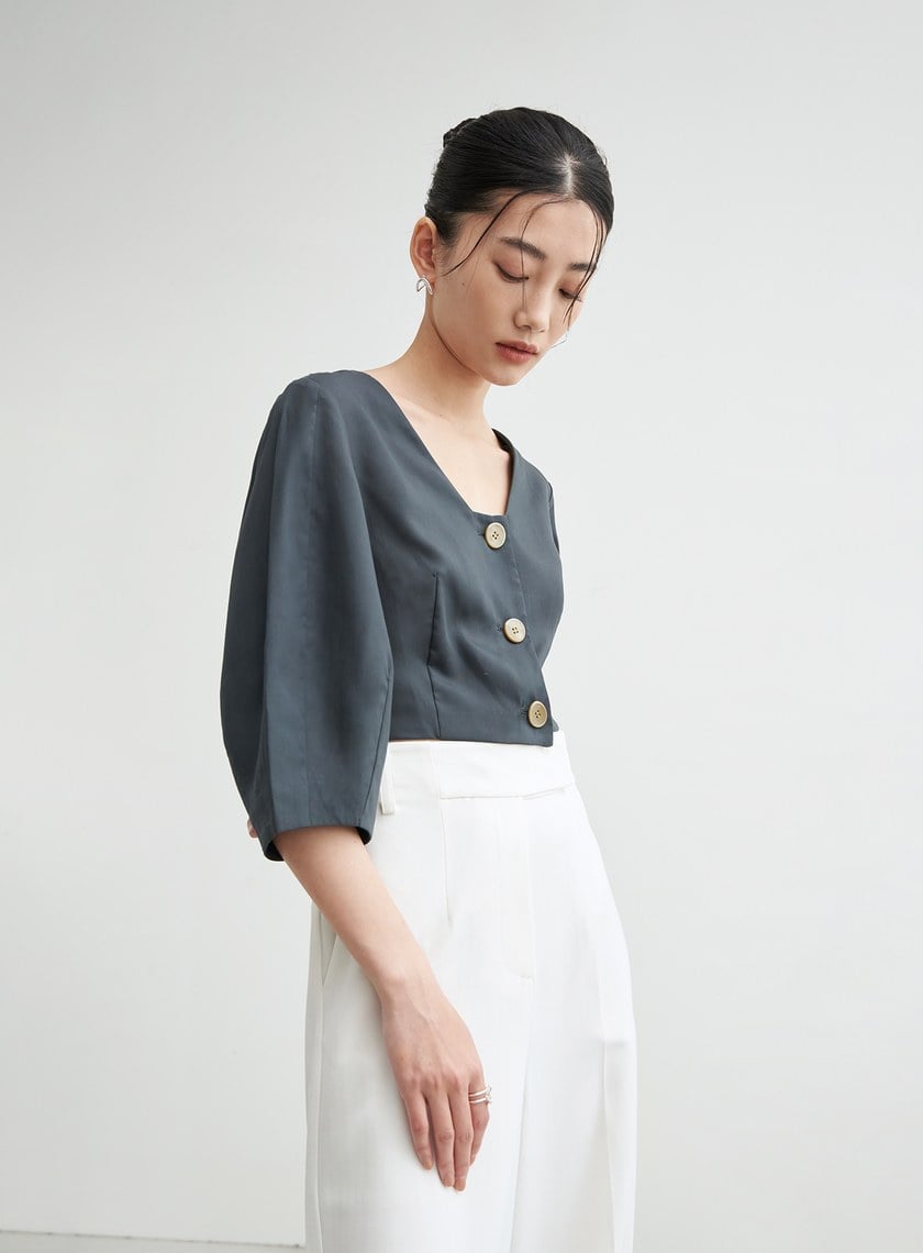 V領短版七分泡袖上衣