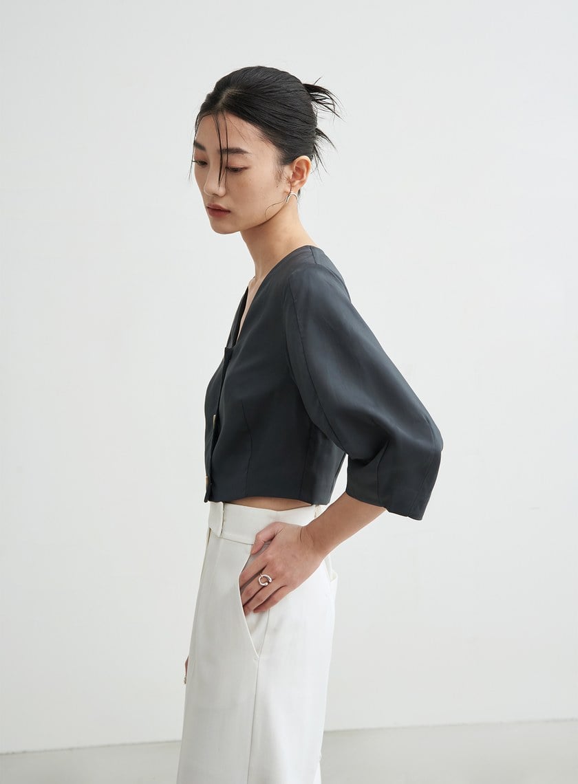 V領短版七分泡袖上衣