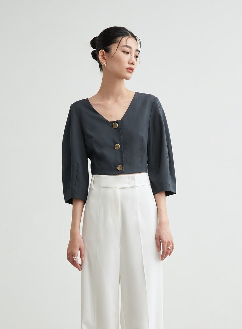 V領短版七分泡袖上衣