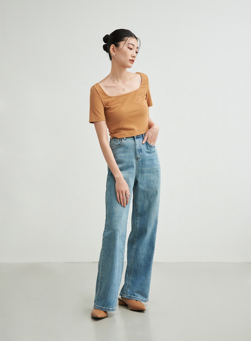 短版彈性後背設計上衣