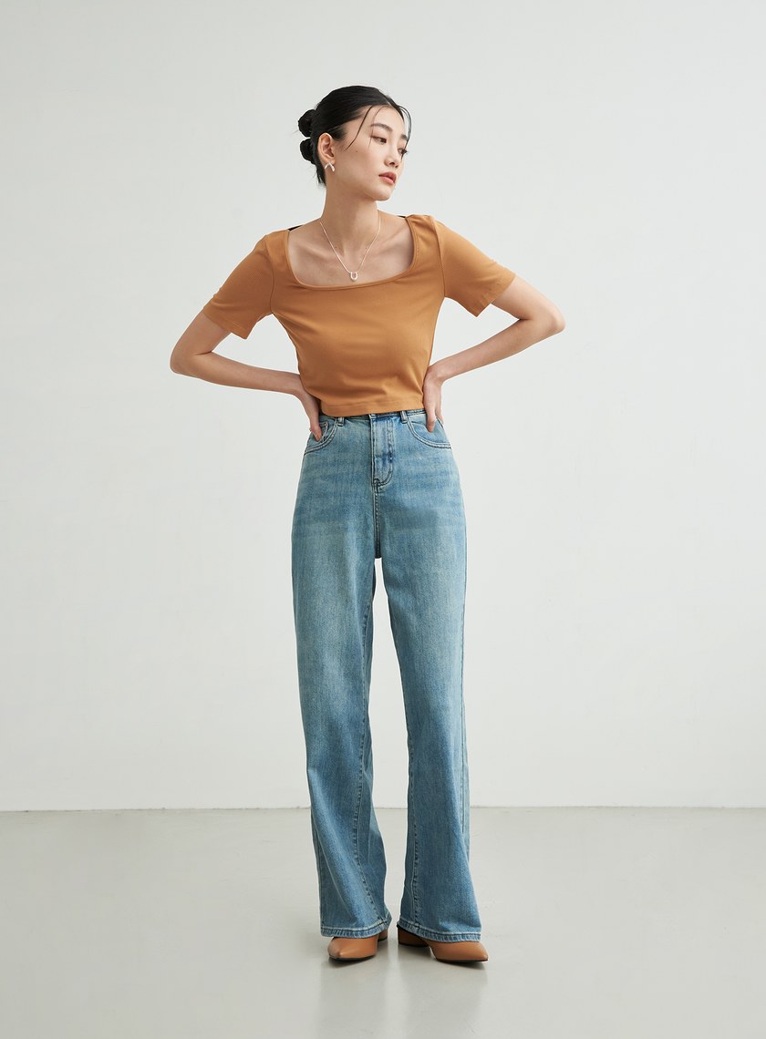 短版彈性後背設計上衣