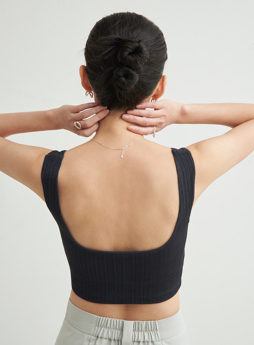 短版不對稱領坑條BRA TOP