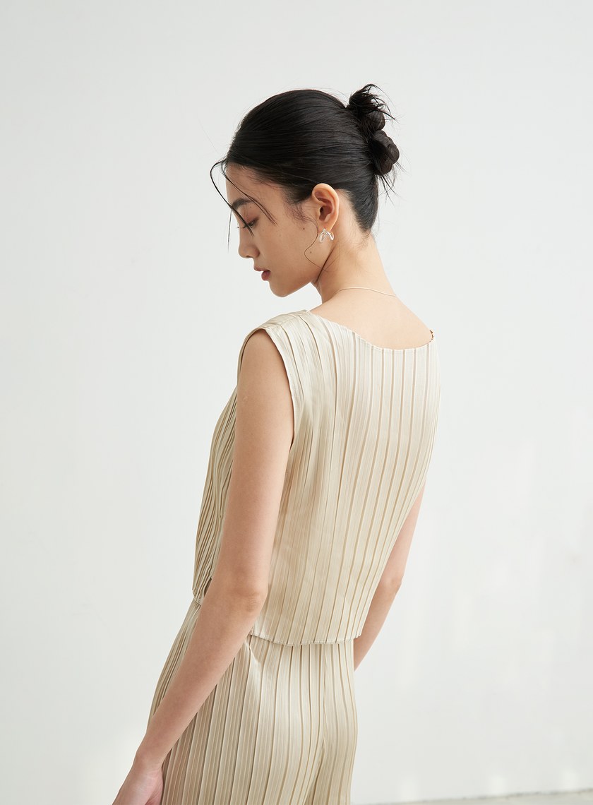 壓摺短版一字領上衣