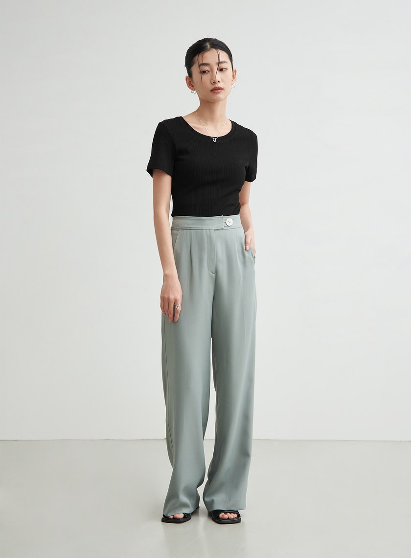 合身背後挖洞上衣