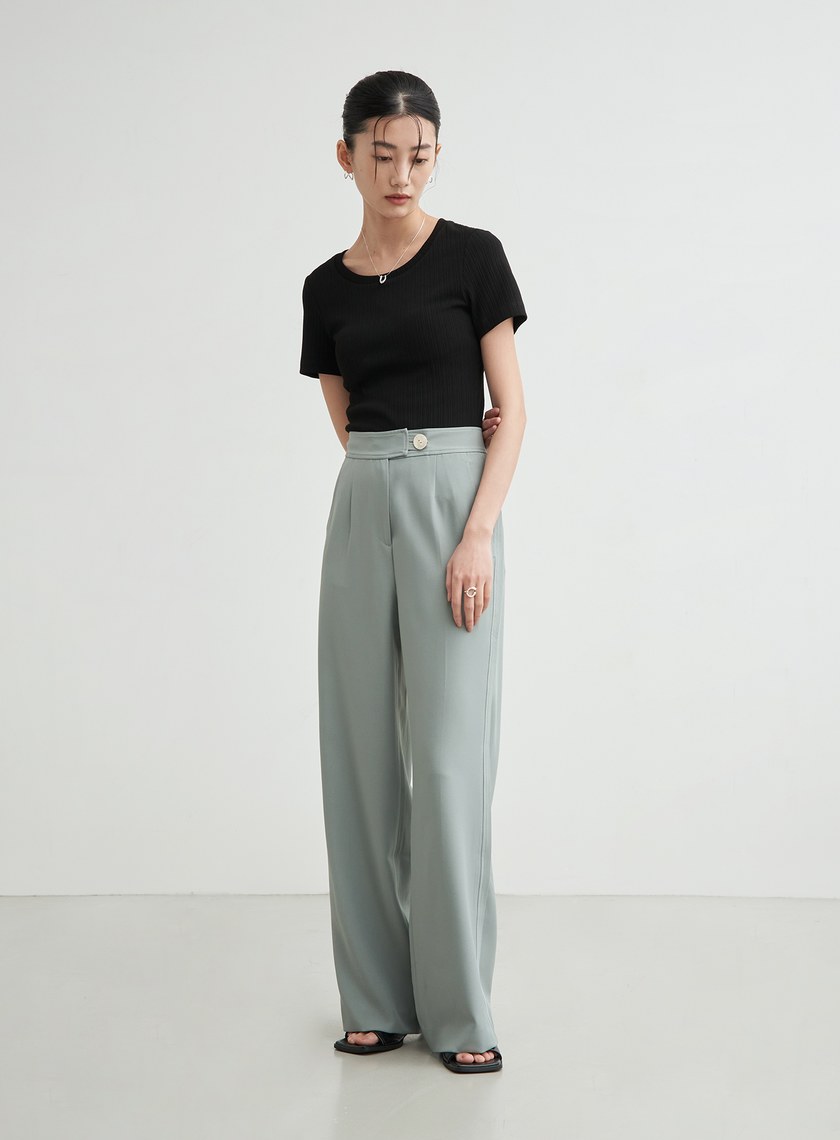 合身背後挖洞上衣