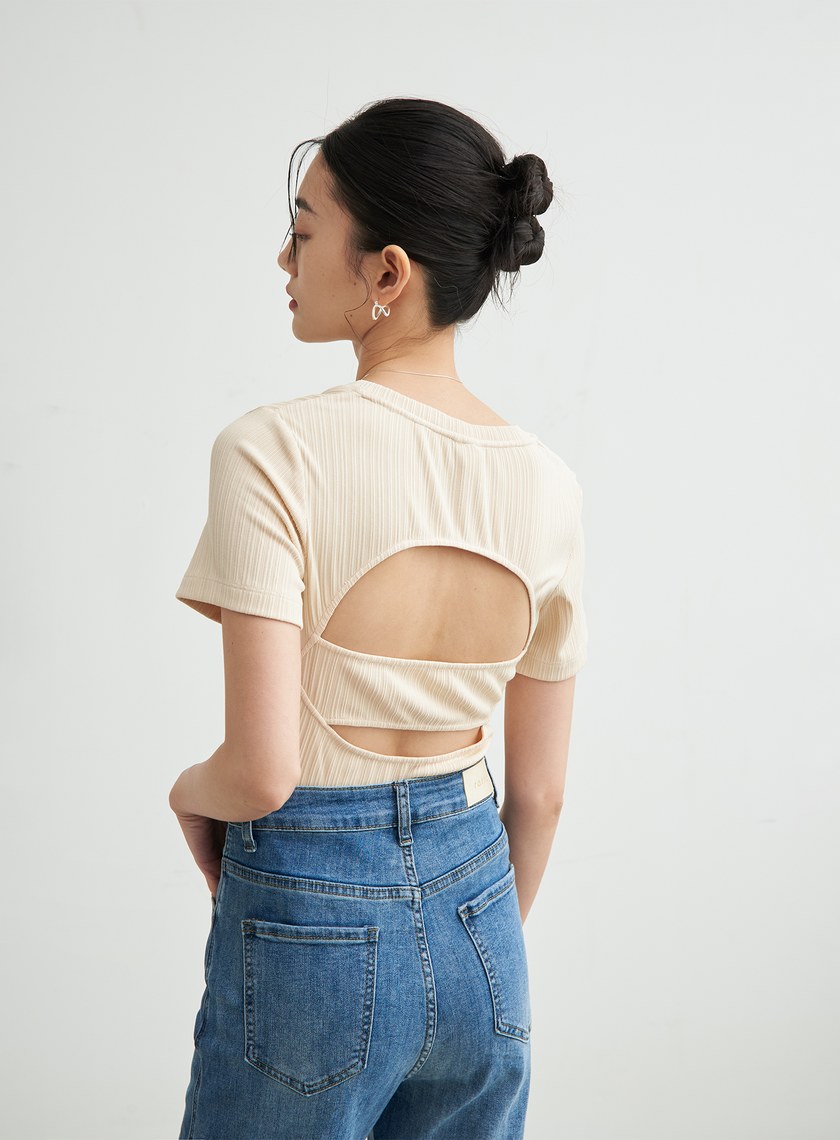 合身背後挖洞上衣