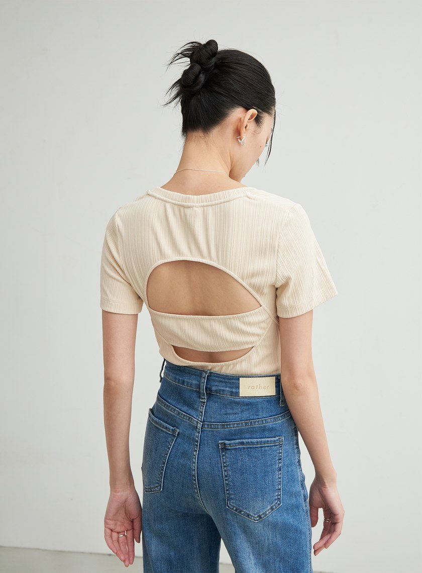 合身背後挖洞上衣