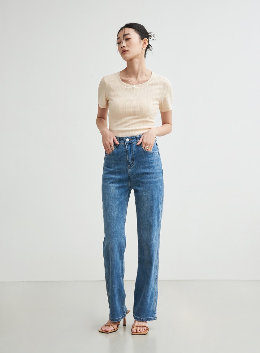 合身背後挖洞上衣