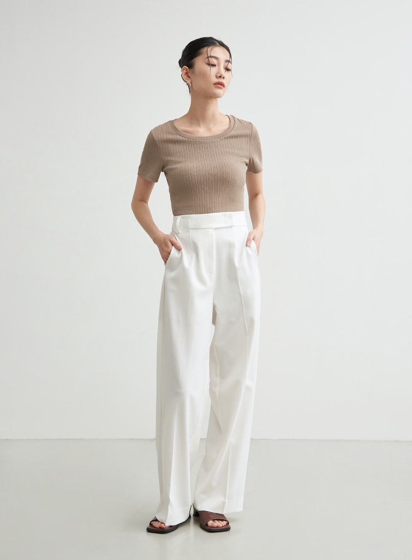 合身背後挖洞上衣