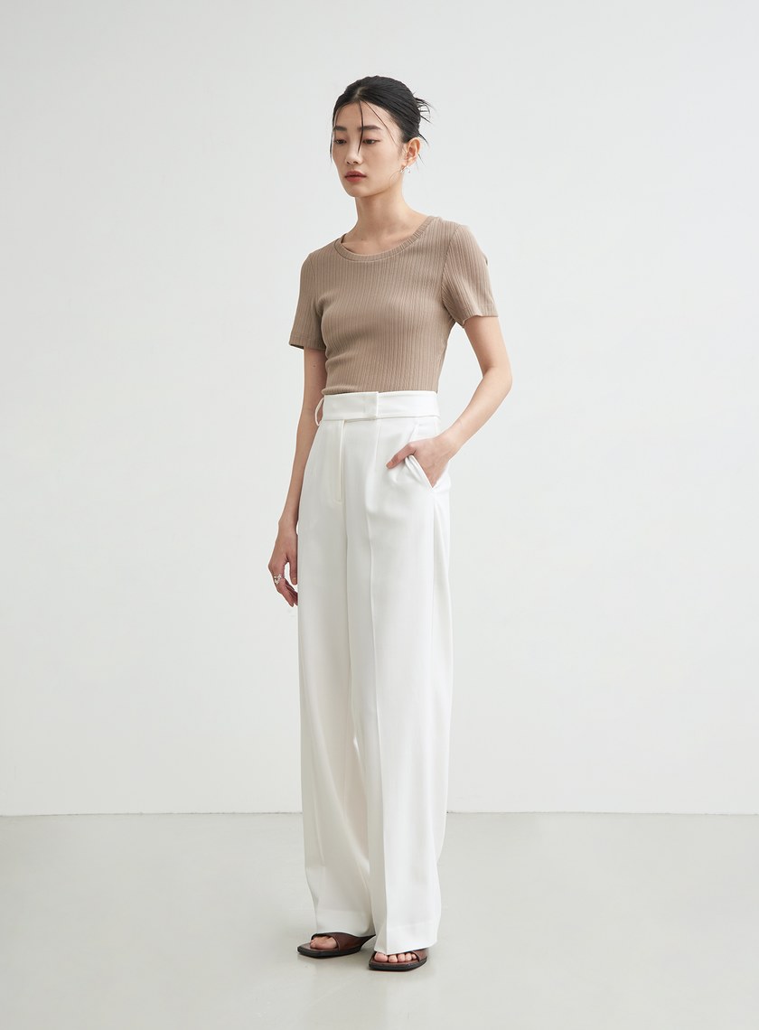 合身背後挖洞上衣