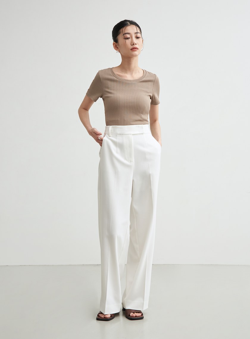 合身背後挖洞上衣