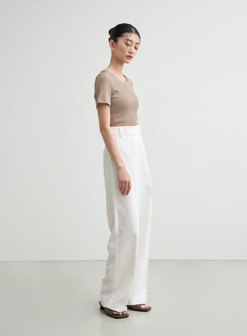 合身背後挖洞上衣