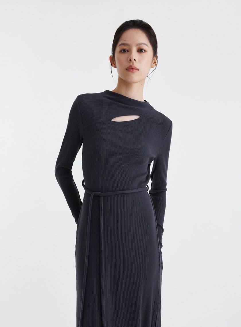 鏤空美背高領針織拉鍊洋裝