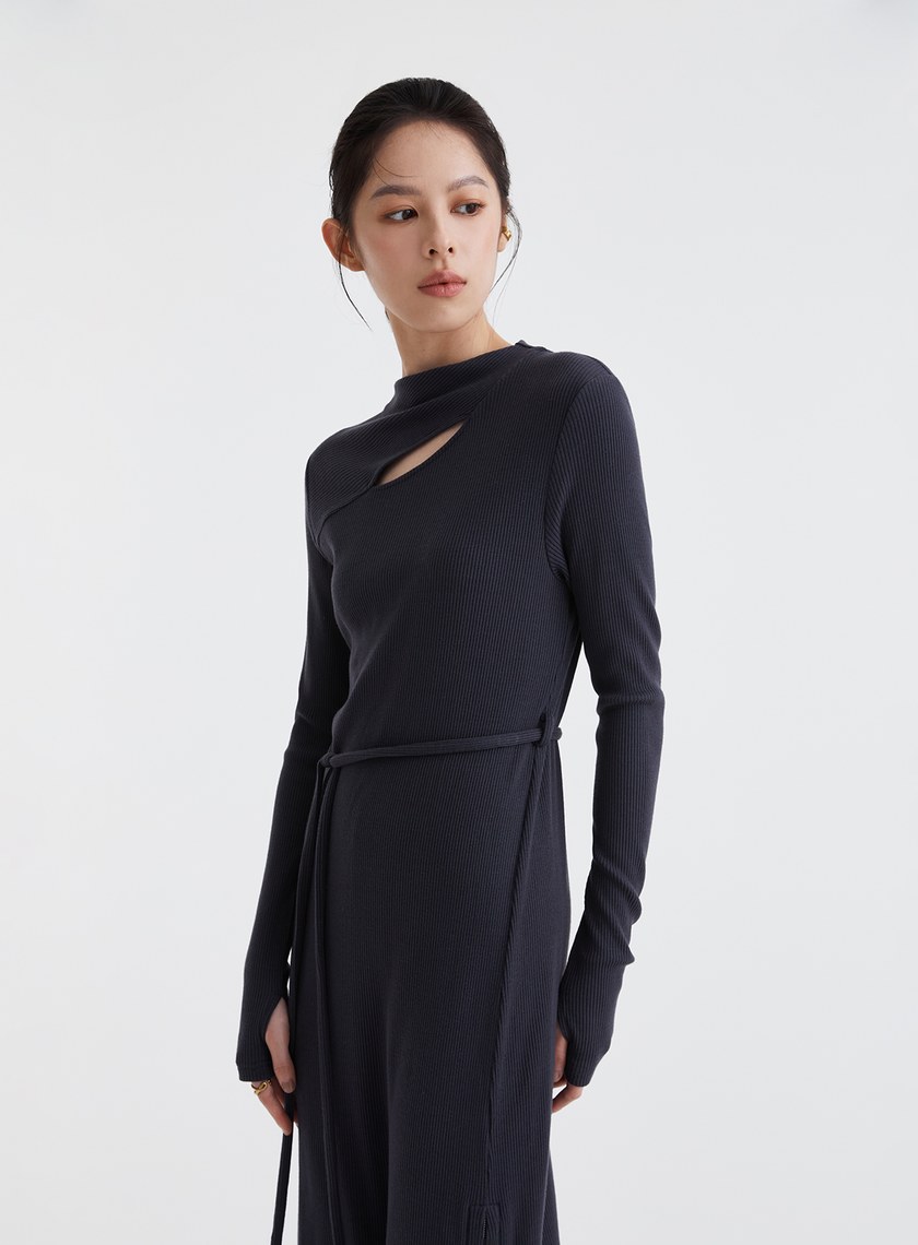 鏤空美背高領針織拉鍊洋裝