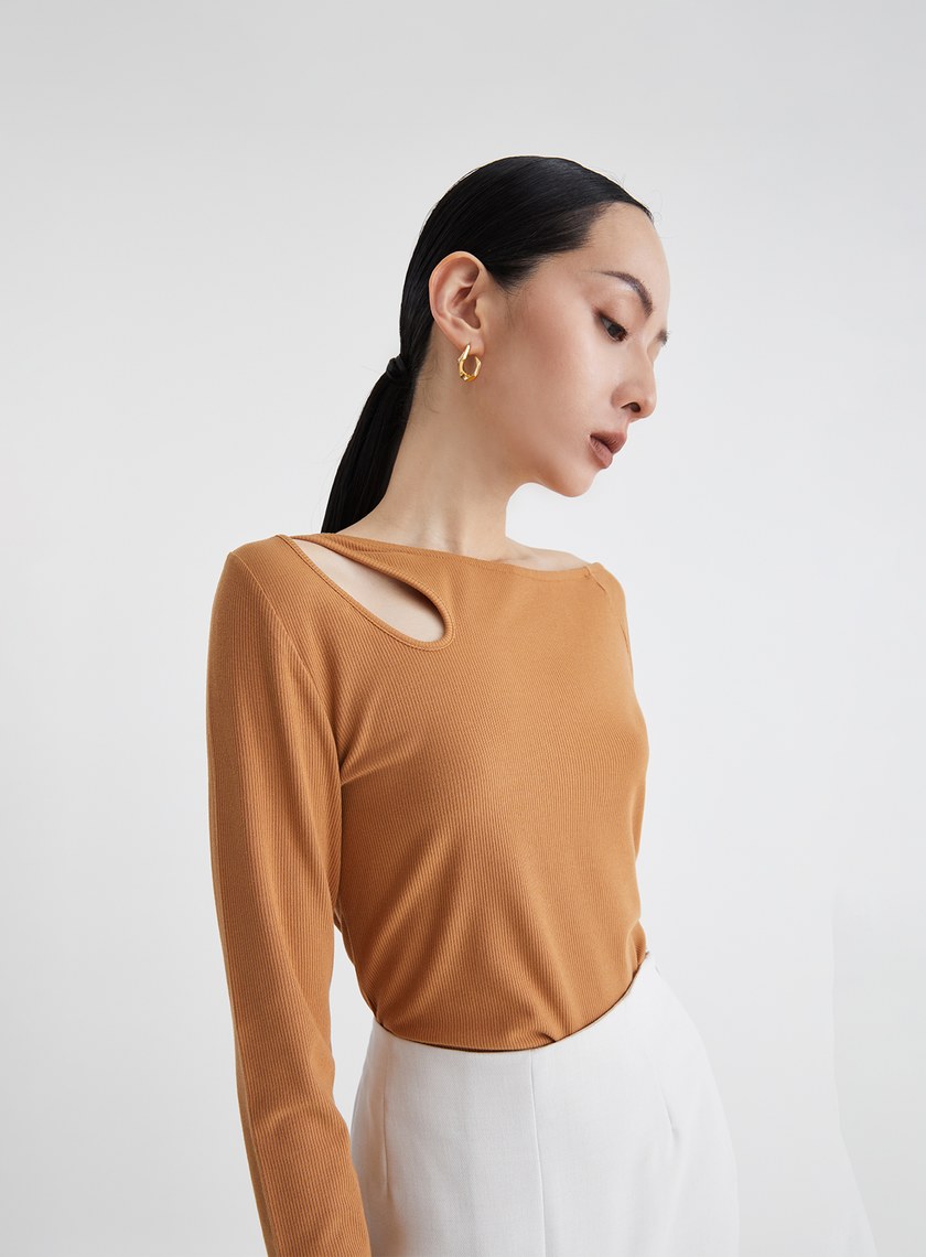 斜領鏤空長袖坑條上衣