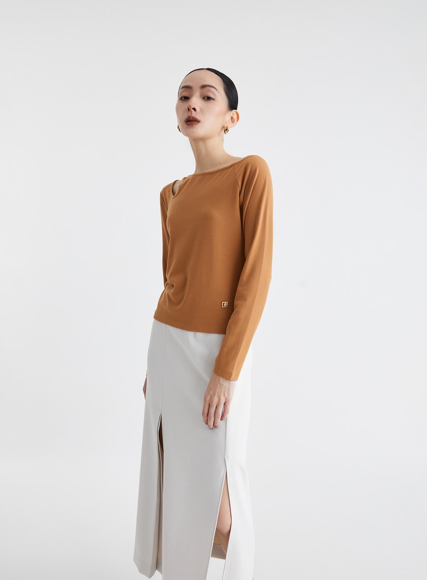 斜領鏤空長袖坑條上衣