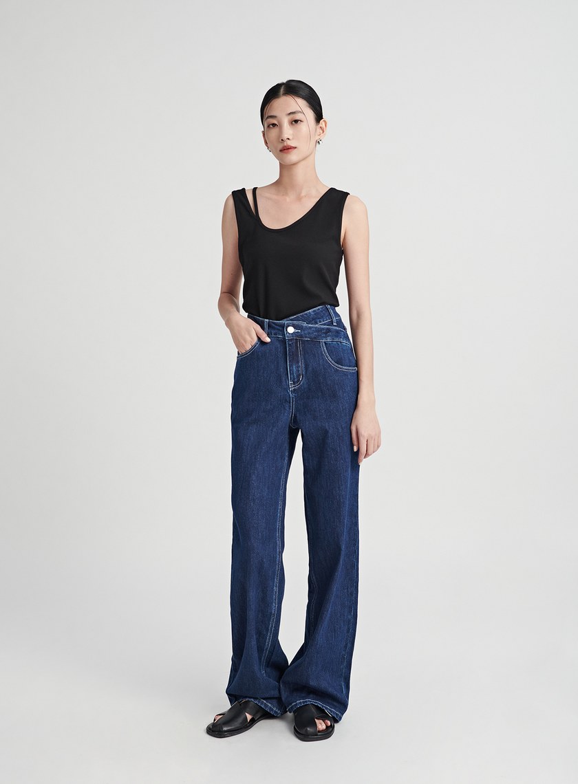 百搭不對稱肩帶坑條背心