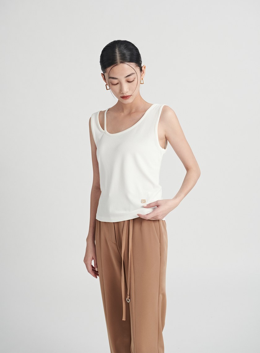 百搭不對稱肩帶坑條背心