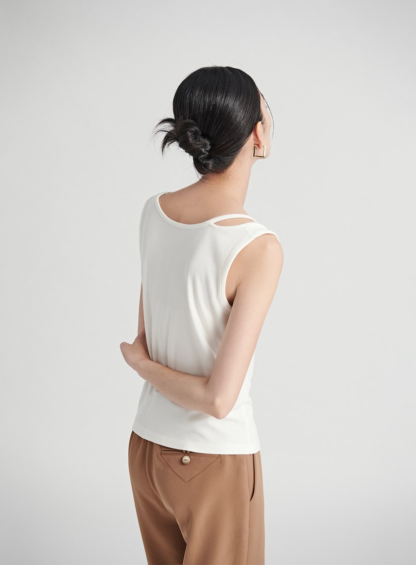 百搭不對稱肩帶坑條背心