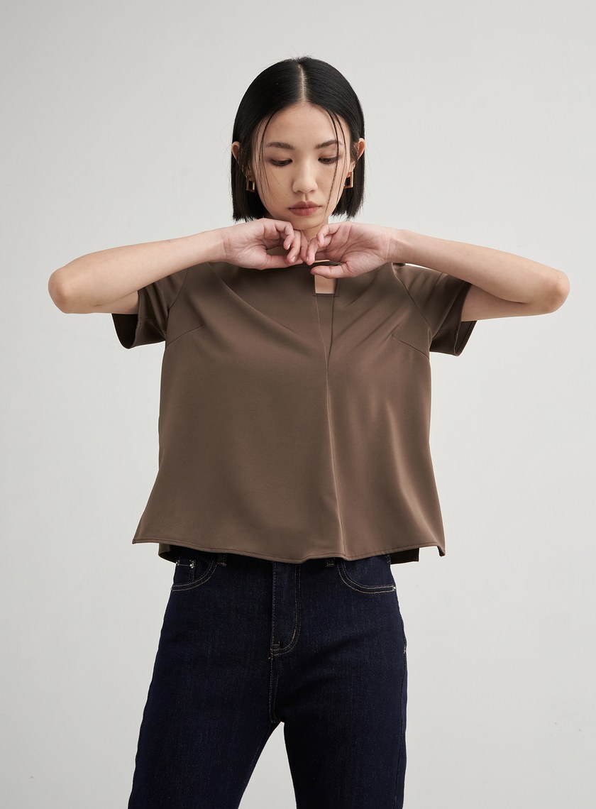 微緞面簍空細節短袖上衣