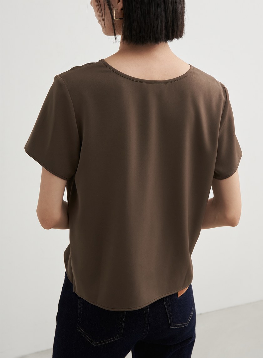 微緞面簍空細節短袖上衣