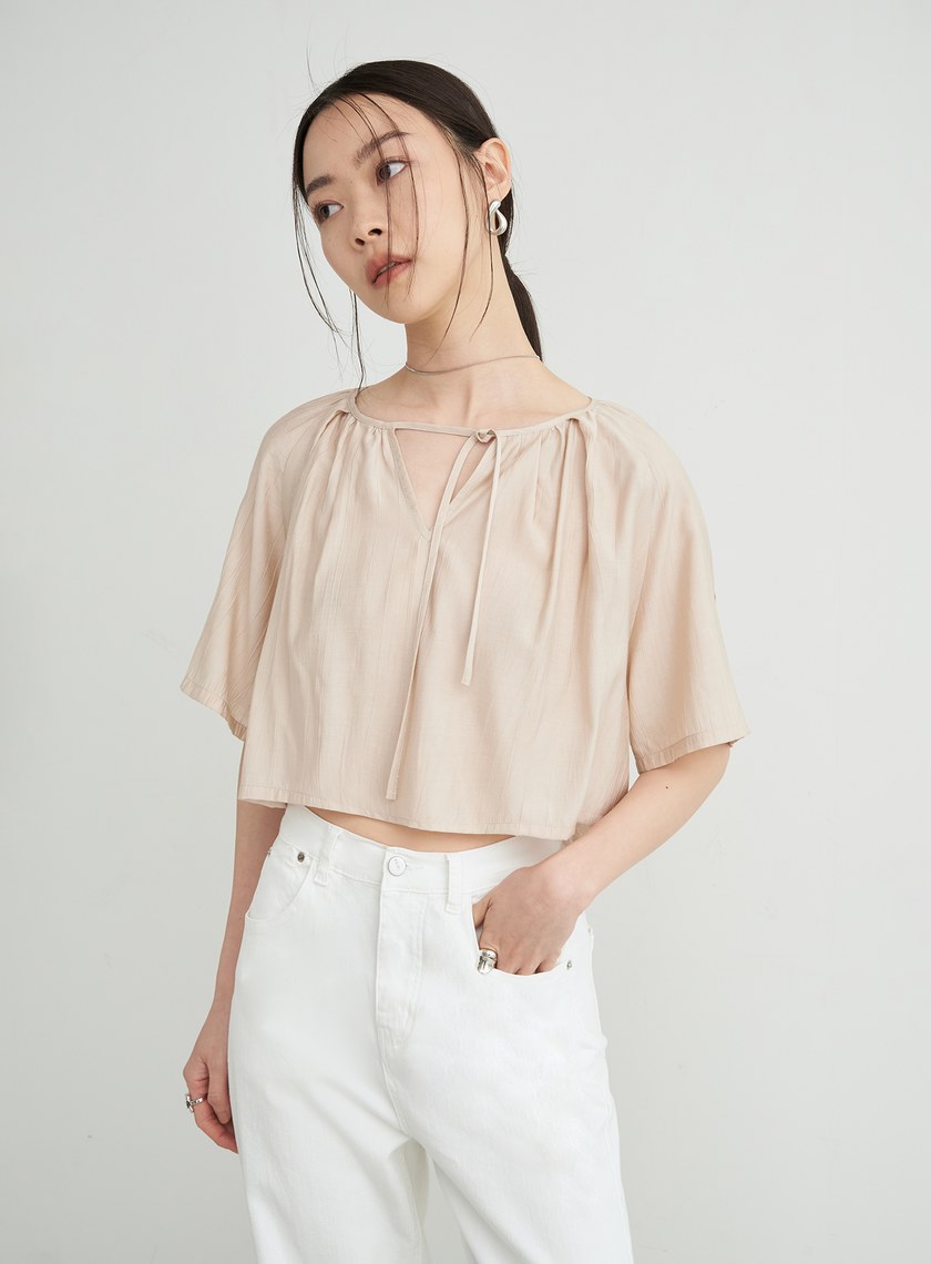 細摺肌理休閒短版上衣