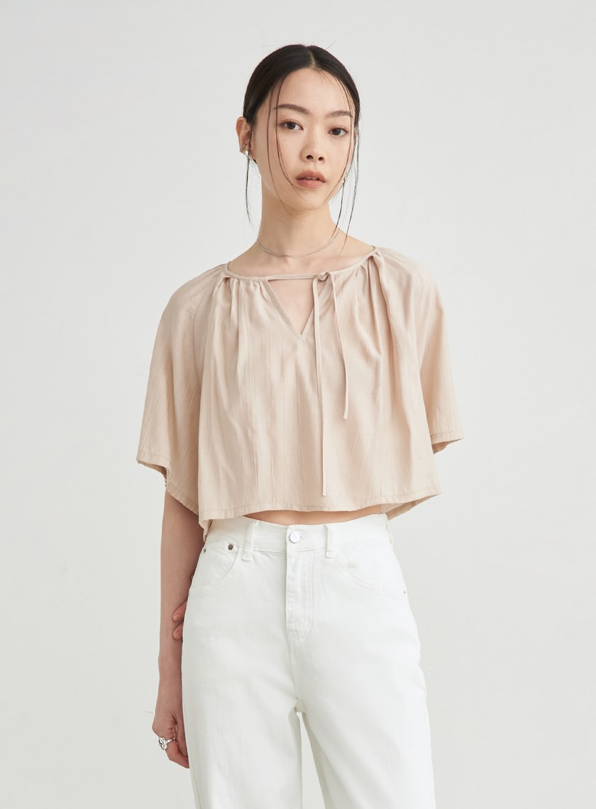 細摺肌理休閒短版上衣
