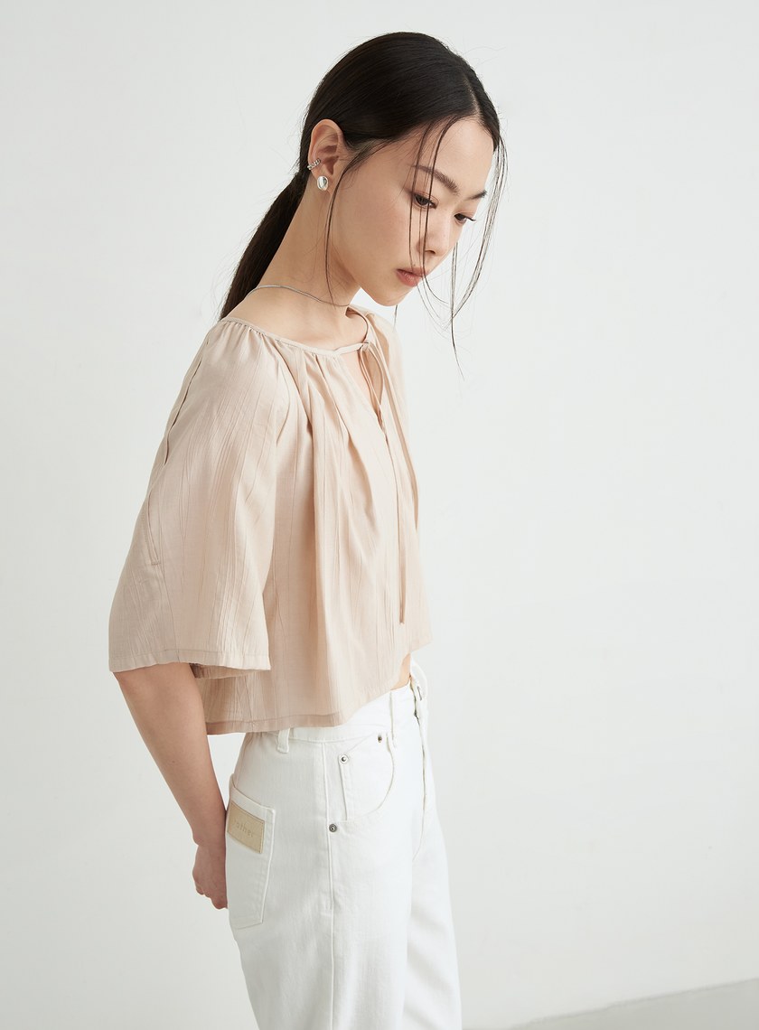 細摺肌理休閒短版上衣