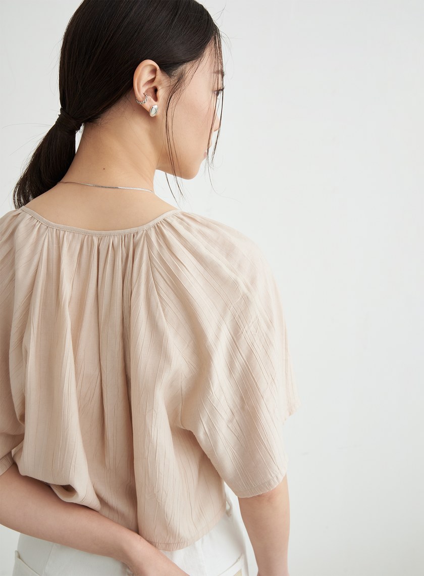 細摺肌理休閒短版上衣