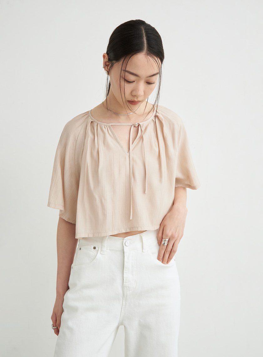 細摺肌理休閒短版上衣