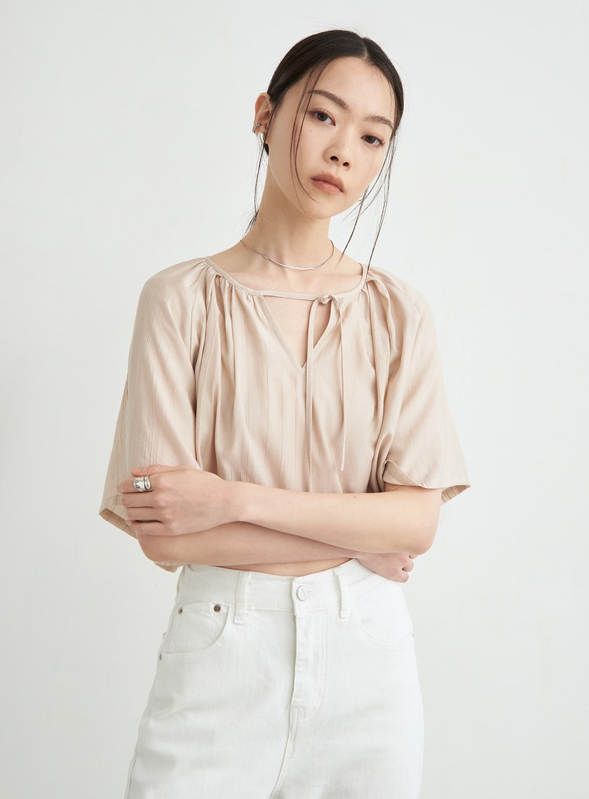細摺肌理休閒短版上衣