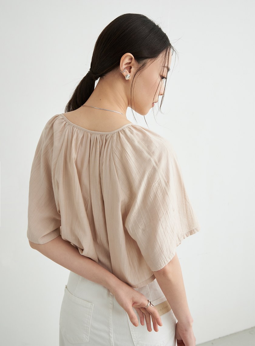細摺肌理休閒短版上衣