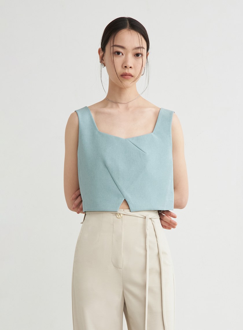 V字方領寬肩帶短版上衣