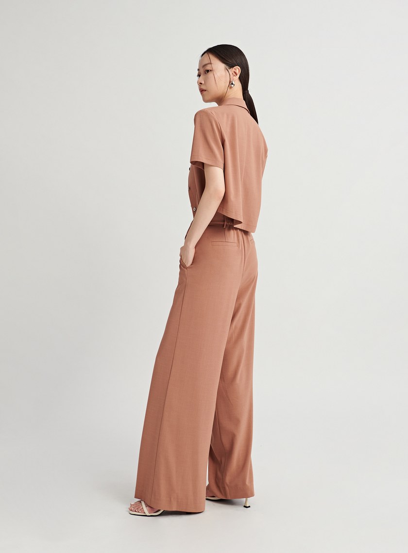 俐落交疊腰帶設計西裝寬褲