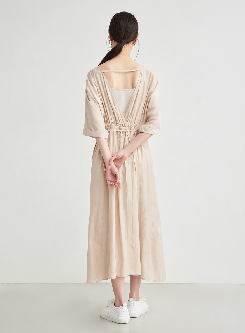 優雅細摺肌理交叉綁帶洋裝