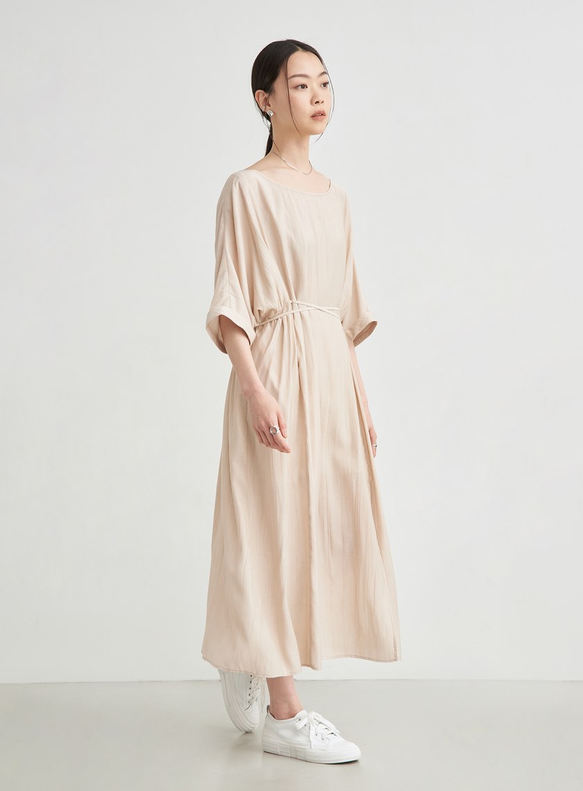 優雅細摺肌理交叉綁帶洋裝