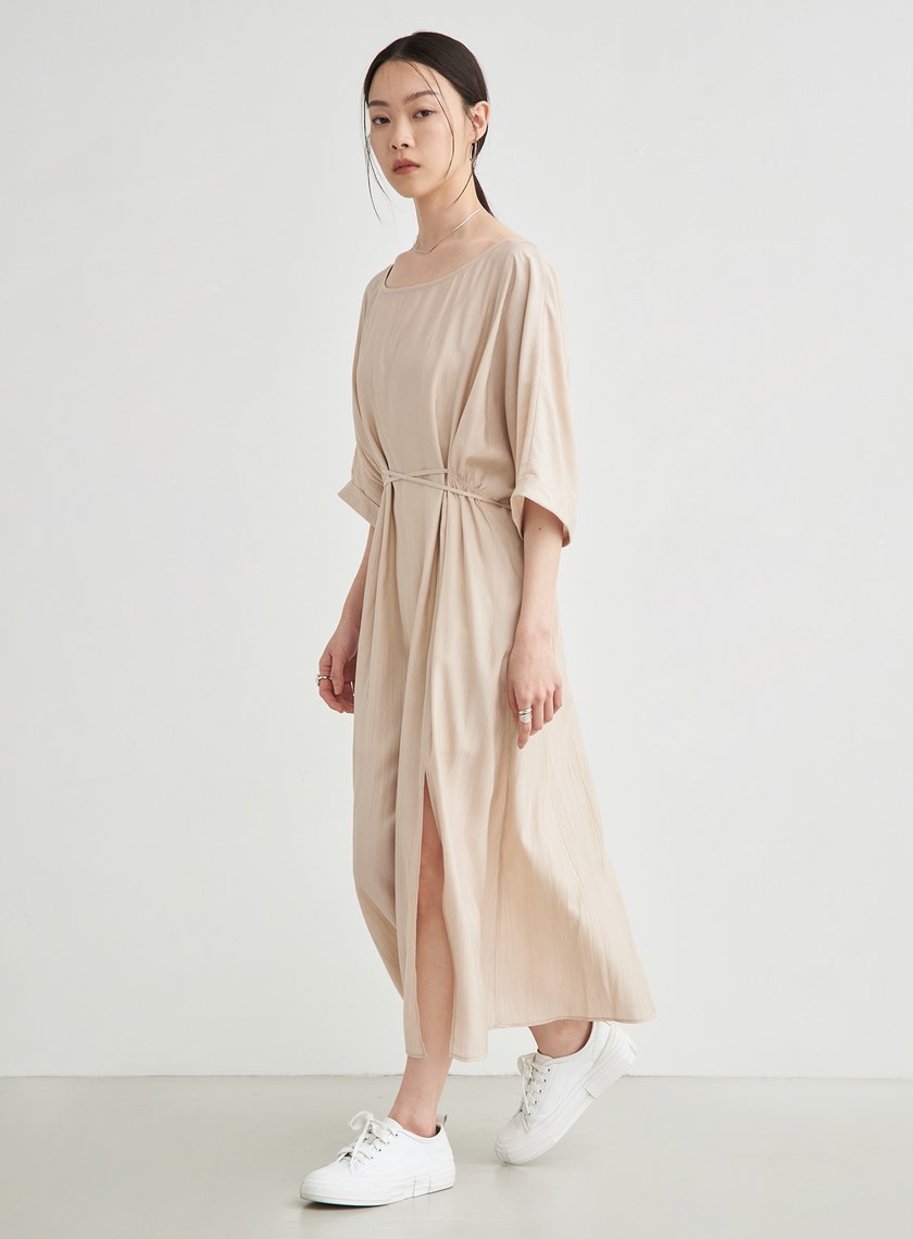 優雅細摺肌理交叉綁帶洋裝