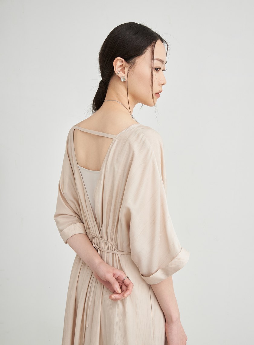 優雅細摺肌理交叉綁帶洋裝