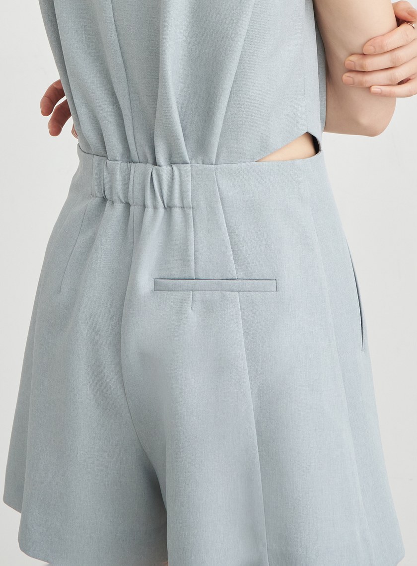 腰間簍空後鬆緊連身短褲