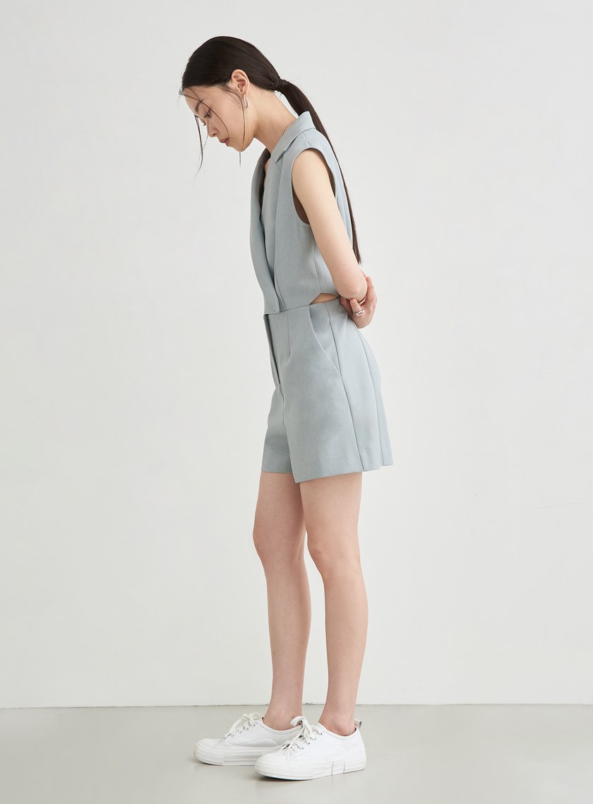 腰間簍空後鬆緊連身短褲