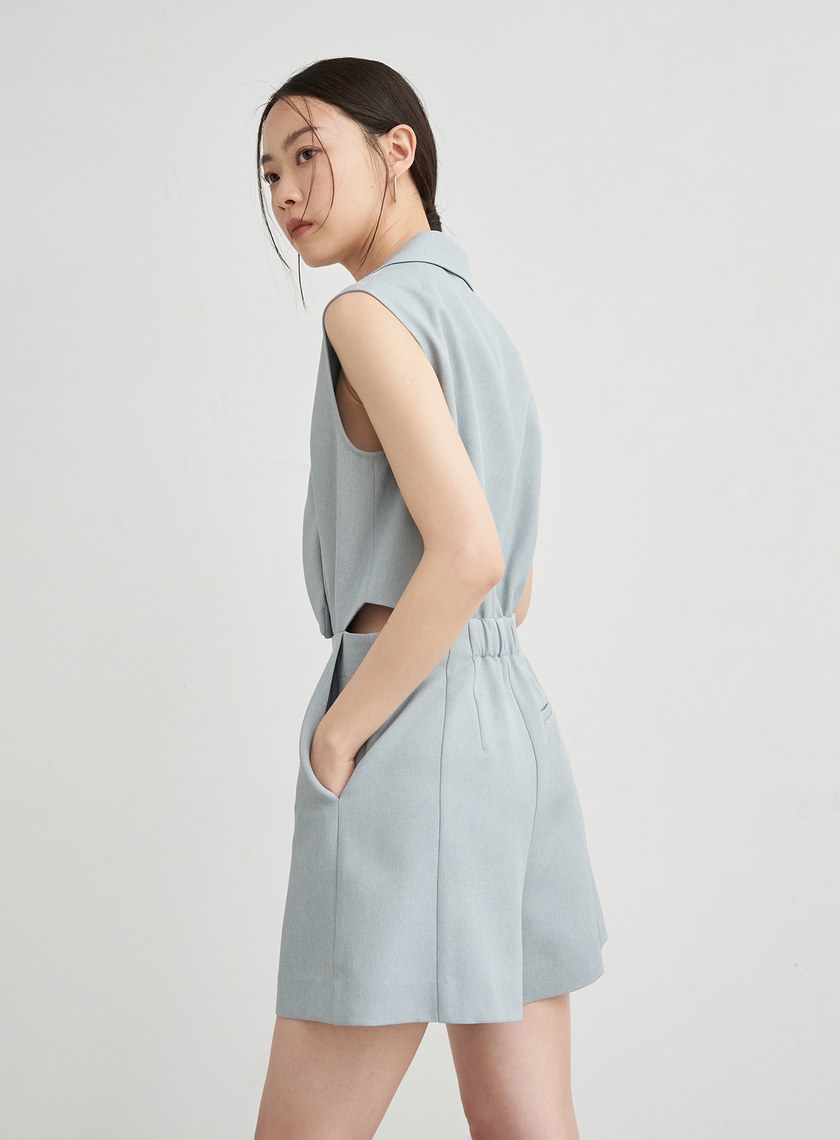 腰間簍空後鬆緊連身短褲